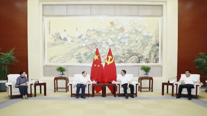 集團(tuán)黨委書(shū)記、董事長(zhǎng)石培文一行拜訪定西市委市政府主要領(lǐng)導(dǎo)